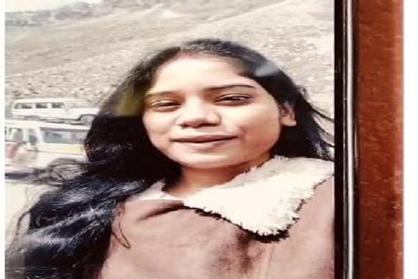 हनीमून पर पति ने वाइफ के फोन में देख लिया दोस्तों के साथ साथ पार्टी करते हुए तस्वीर, नाराज पत्नी ने उठा लिया खौफनाक कदम