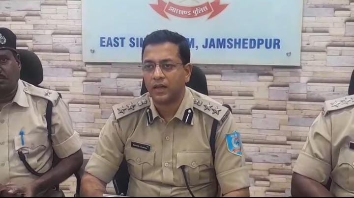 जमशेदपुर पुलिस ने किया हाता में हुए पेट्रोल पंप लूट का खुलासा,हथियार के साथ आरोपी गिरफ्तार