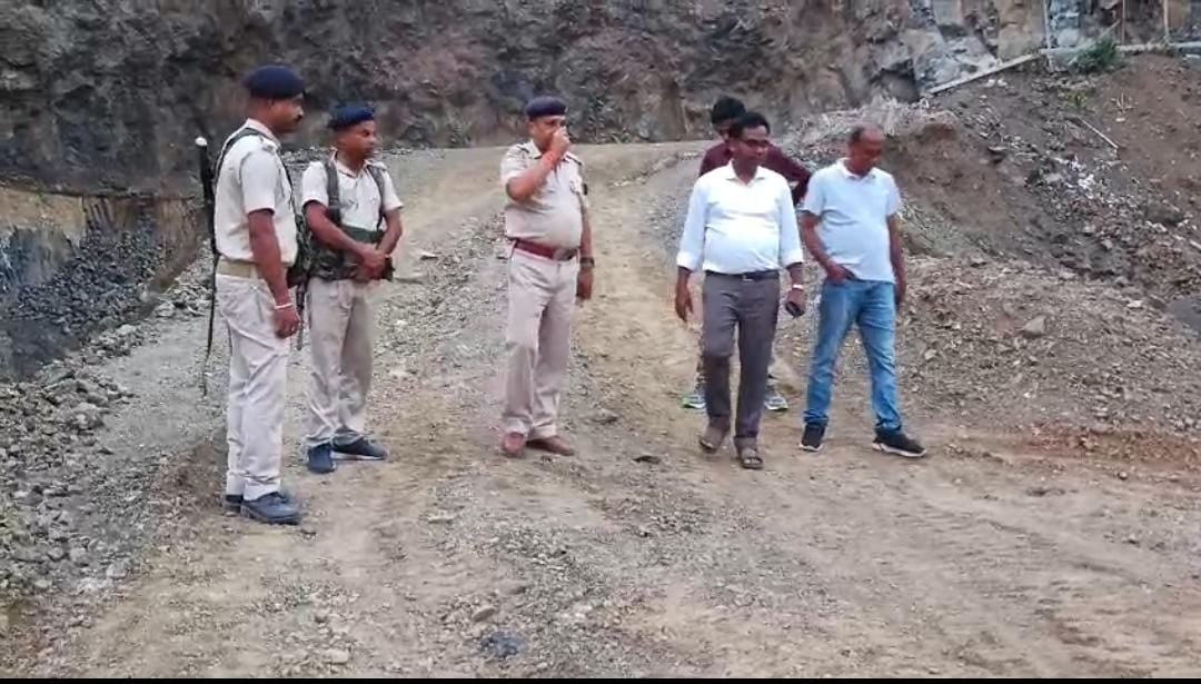 साहिबगंज: अवैध पत्थर खनन मामले में टास्क फोर्स की बड़ी कार्रवाई, एक पोक लेन जब्त