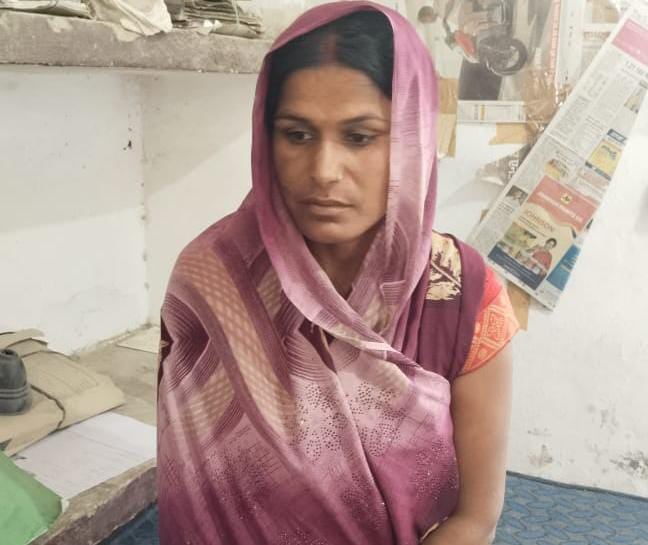 क्या यही प्यार है ? आशिक संग कमरे में गुलछर्रे उड़ा रही थी ये महिला, जब पति ने किया विरोध तो धड़ से अलग कर दिया सिर, पढ़ें फिर क्या हुआ