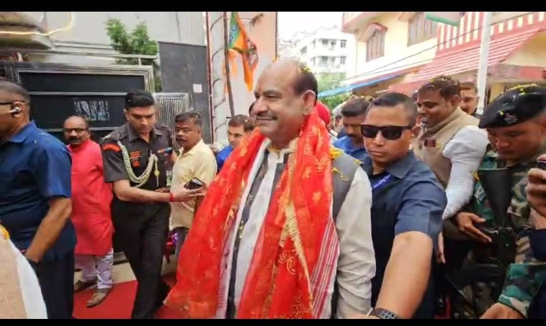 संजय सेठ के आवास पर जुटे बड़े नेता, ओम बिरला और राज्यपाल गंगवार ने रक्षा राज्य मंत्री के आवास पर की मुलाकात