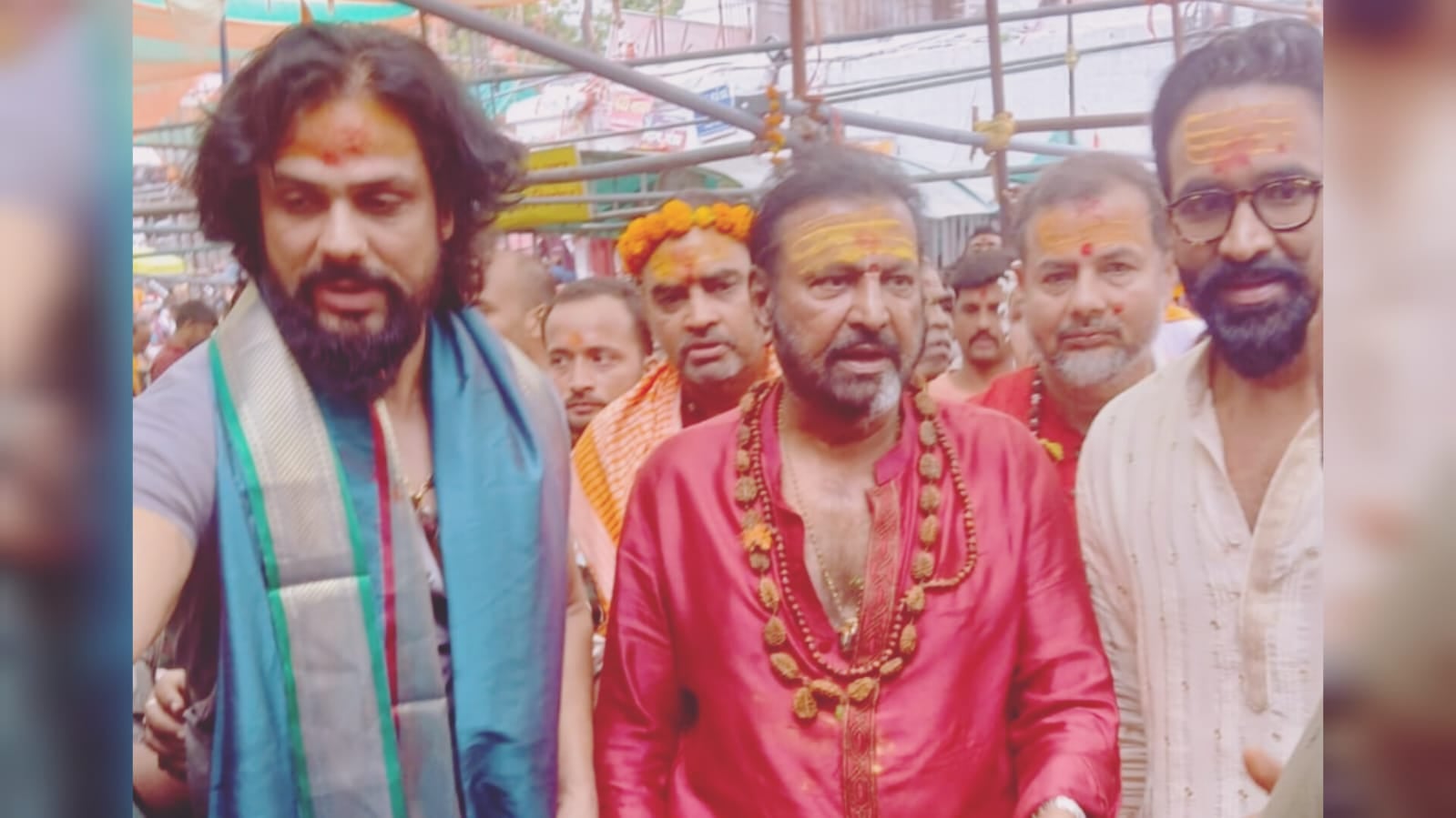 तेलुगु अभिनेता पद्मश्री मोहन बाबू अपने बेटे के साथ पहुंचे बाबाधाम, फ़िल्म 'कन्नप्पा' की सफलता के लिए की प्रार्थना