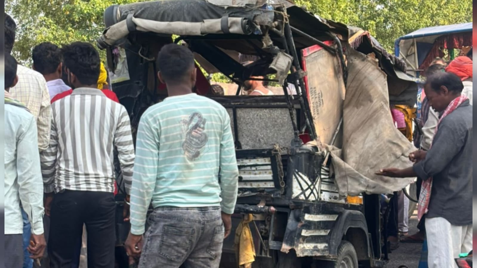 बक्सर में रफ्तार का कहर: ट्रेलर और ऑटो की टक्कर में एक की मौत, 7 से ज्यादा घायल, मचा कोहराम