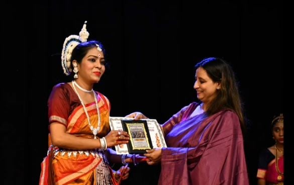 ओडिसी डांसर डॉ उषा कुमारी को जमशेदपुर में मिला पद्मिनी नृत्य रत्न पुरस्कार, अंतराष्ट्रीय मंच पर मिली पहचान