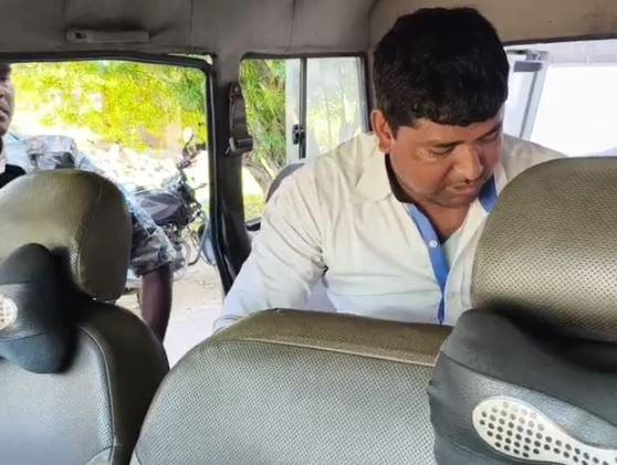 BREAKING: 5 हजार घूस लेते धराए रोजगार सेवक, ACB की टीम ने रंगेहाथों दबोचा