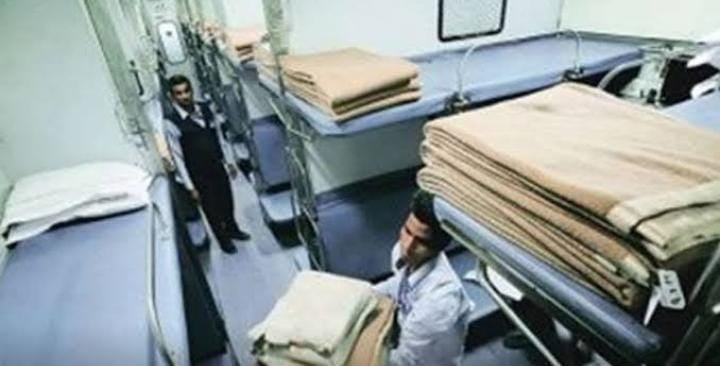 काम की बात: ट्रेन में कंबल या बेडशीट चोरी करते पकड़ायें तो खानी पड़ सकती है जेल की हवा, इतने साल मिलेगी सजा
