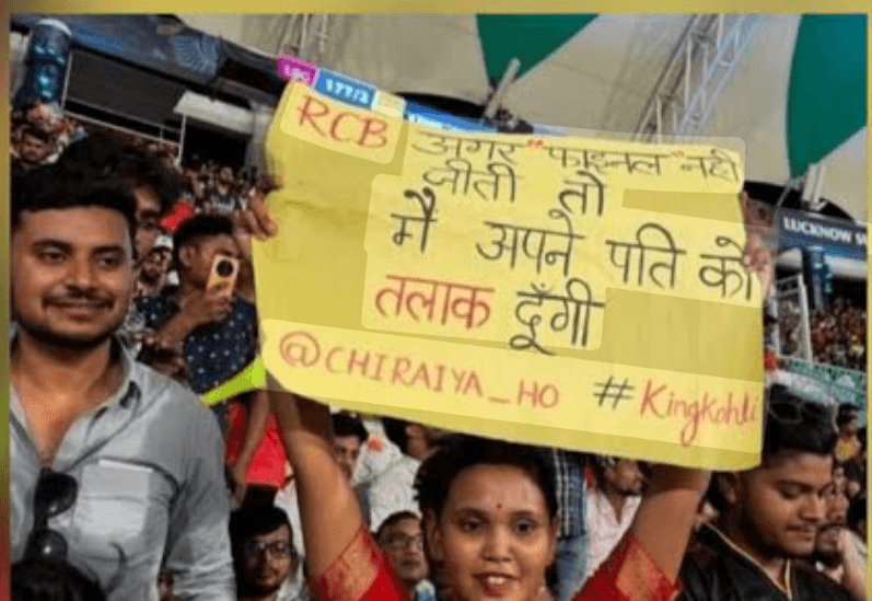RCB नहीं जीती तो पति को तलाक दूंगी, महिला फैन का पोस्टर वायरल होते ही सोशल मीडिया पर आई मीम्स की बाढ़
