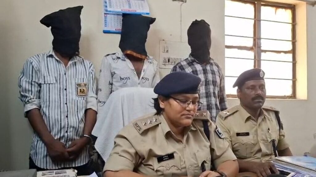 Crime & Criminals:गौर से देखिए-यही हैं वह बिहार के अपराधी,जिनकी गिरफ्तारी के बाद धनबाद पुलिस को डाका विफल करने की मिली लीड