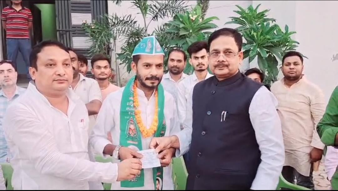 चुनाव से पूर्व जदयू को बड़ा झटका, JDU नेता समेत सैकड़ों समर्थकों ने थामा राजद का दामन