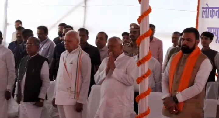 संपूर्ण क्रांति दिवस पर नीतीश कुमार ने जयप्रकाश नारायण को दी श्रद्धांजलि, राजकीय समारोह में राज्यपाल भी हुए शामिल