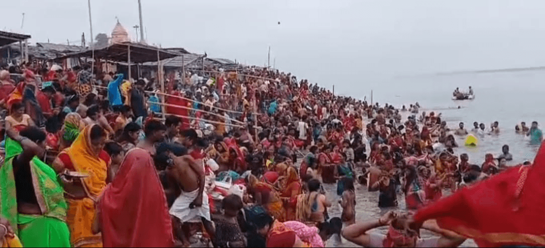 गंगा दशहरा पर अजगैवीनाथ धाम में बिहार और झारखंड के लाखों श्रद्धालुओं ने लगाई डुबकी