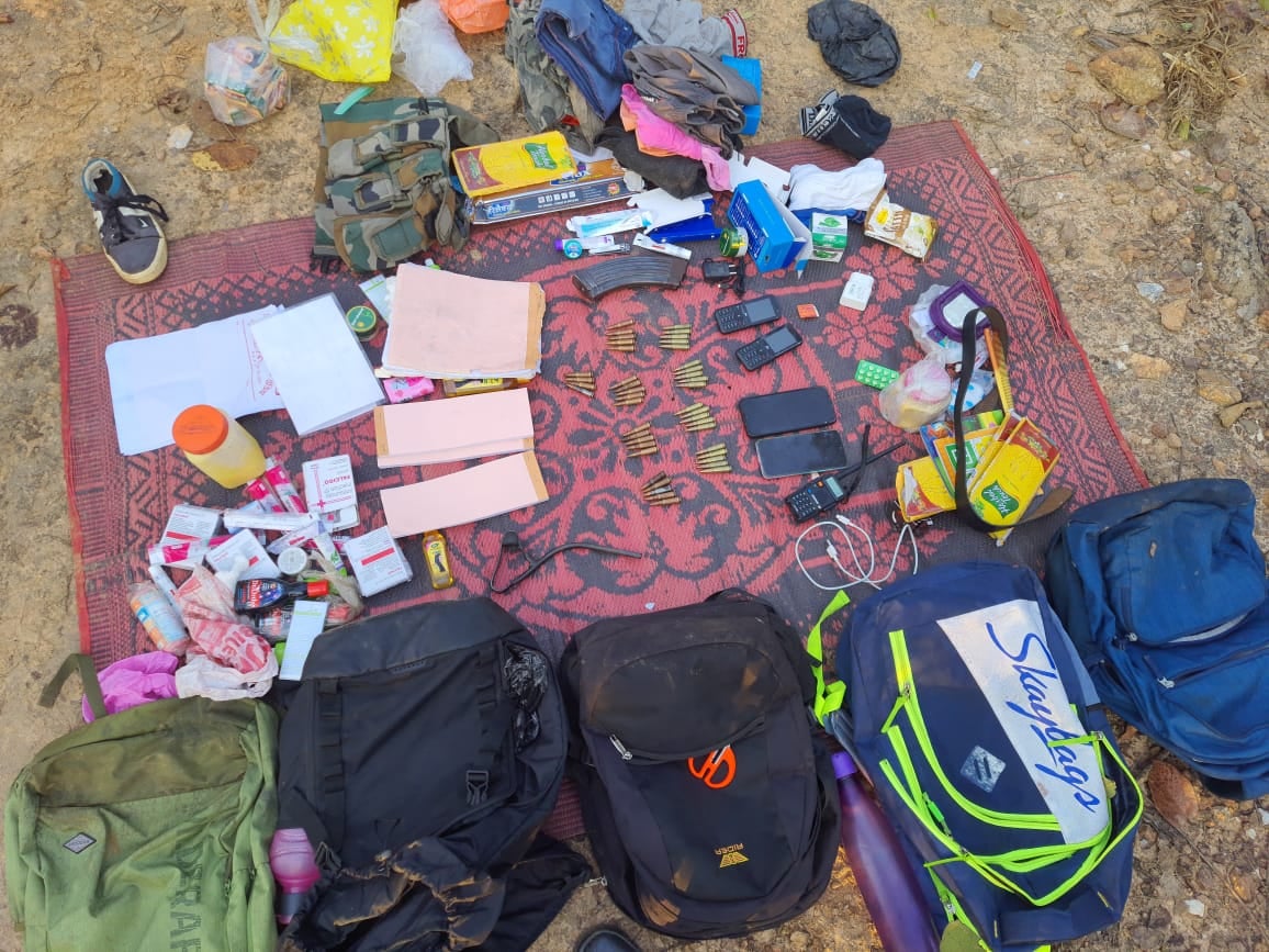 पुलिस को चकमा देकर फिर भागने में सफल रहा PLFI सुप्रीमो दिनेश गोप, मुठभेड़ स्थल  से भारी मात्रा में समान बरामद