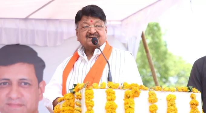 आजकल भाजपा के नेताओं को क्या हो गया है ! अब एमपी के मंत्री कैलाश विजयवर्गीय बोल गये कि ‘कम कपड़े पहनने वाली लड़कियां मुझे पसंद नहीं’