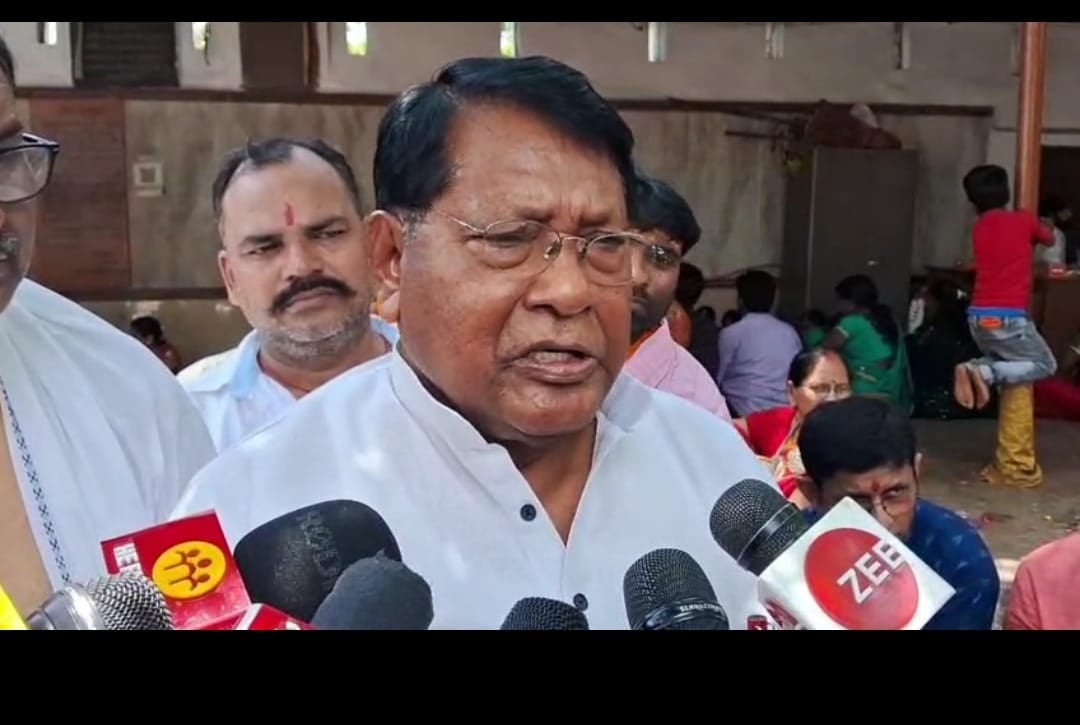 अपनी ही सरकार पर बरसे डॉ रामेश्वर उरांव: सिरमटोली फ्लाईओवर पर उठाया आदिवासी अस्मिता का सवाल