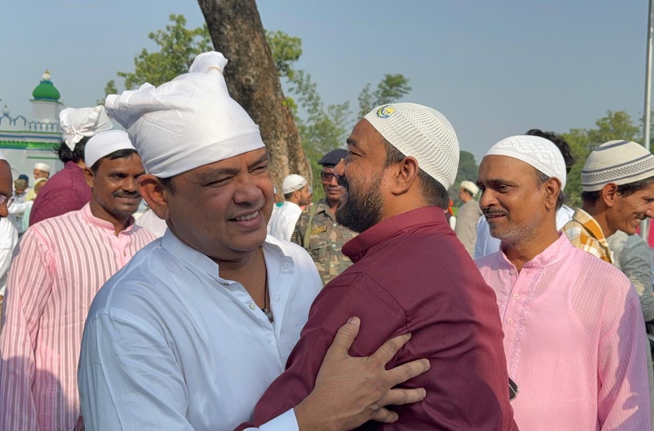 बकरीद आज: झारखंड के स्वास्थ्य मंत्री इरफान अंसारी ने ईदगाह में अदा की नमाज, देश की सलामती और खुशहाली की दुआ की