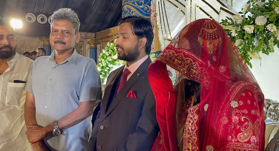 हज़ारों ल़डकियों के बीच  इस ल़डकी पर क्यों आया खाना सर का दिल?  कौन है AS खान जिसके एक दीदार के लिए तरस रहे लोग ?