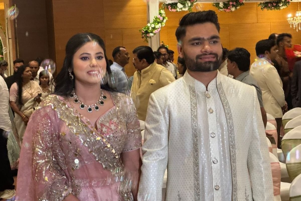 क्रिकेटर रिंकू सिंह और सांसद प्रिया सरोज की सगाई, जानिए कौन-कौन से वीआईपी पहुंचे इस कार्यक्रम में