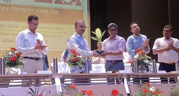 बिहार विधानसभा चुनाव से पहले नीतीश कुमार का मास्टर स्ट्रोक! चिकित्सा पदाधिकारियों को बांटा नियुक्ति पत्र