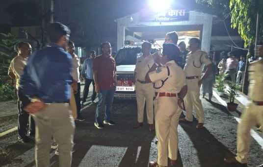 गिरिडीह जेल में डीसी-एसपी ने की औचक छापेमारी  , कैदियों के वार्ड से मिला तंबाकू