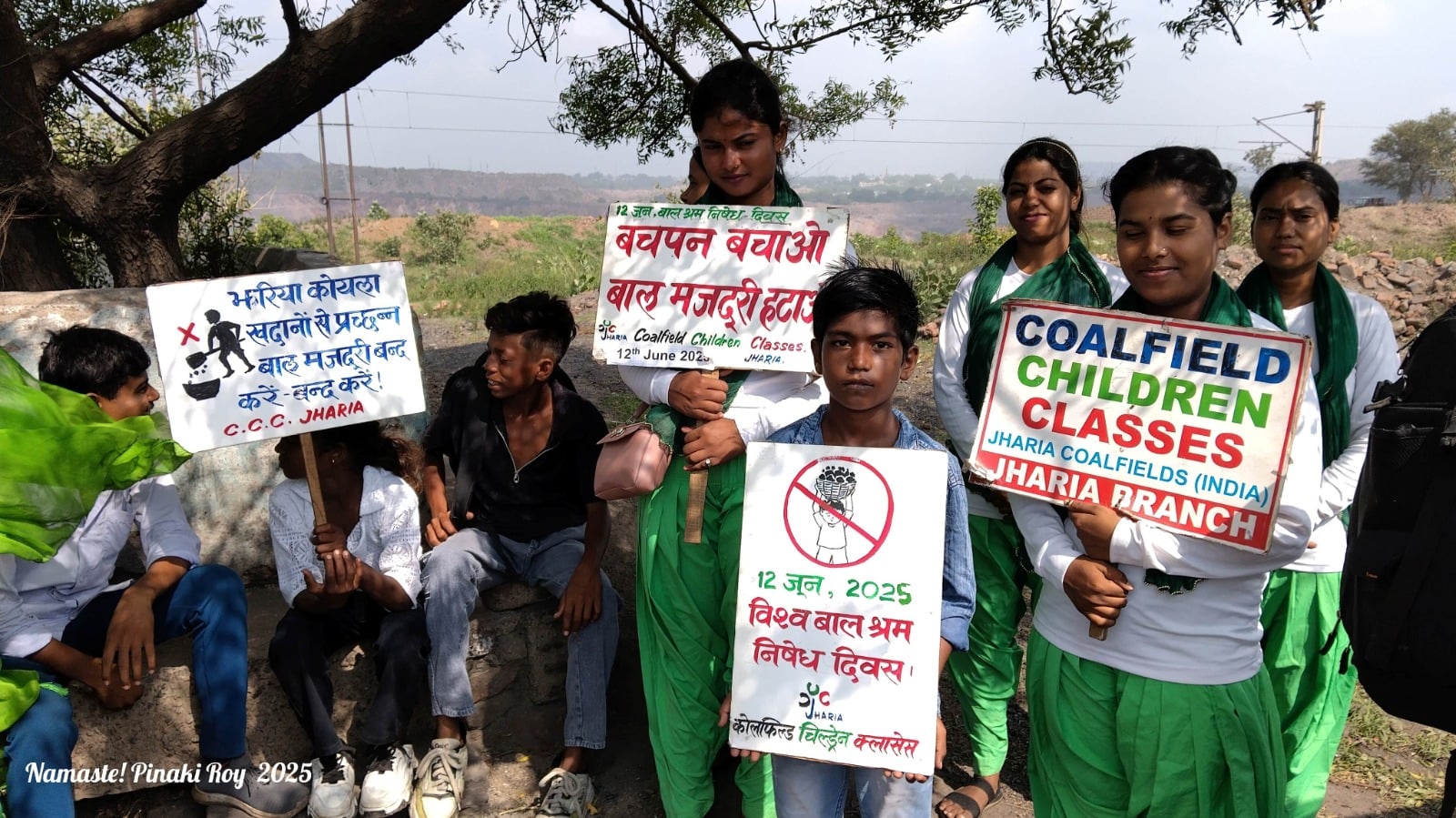 विश्व बाल श्रम विरोधी दिवस पर सरकार-बीसीसीएल से सवाल : कोयला चुनने वाले इन बच्चों की जिंदगी क्या कभी सुधरेगी!