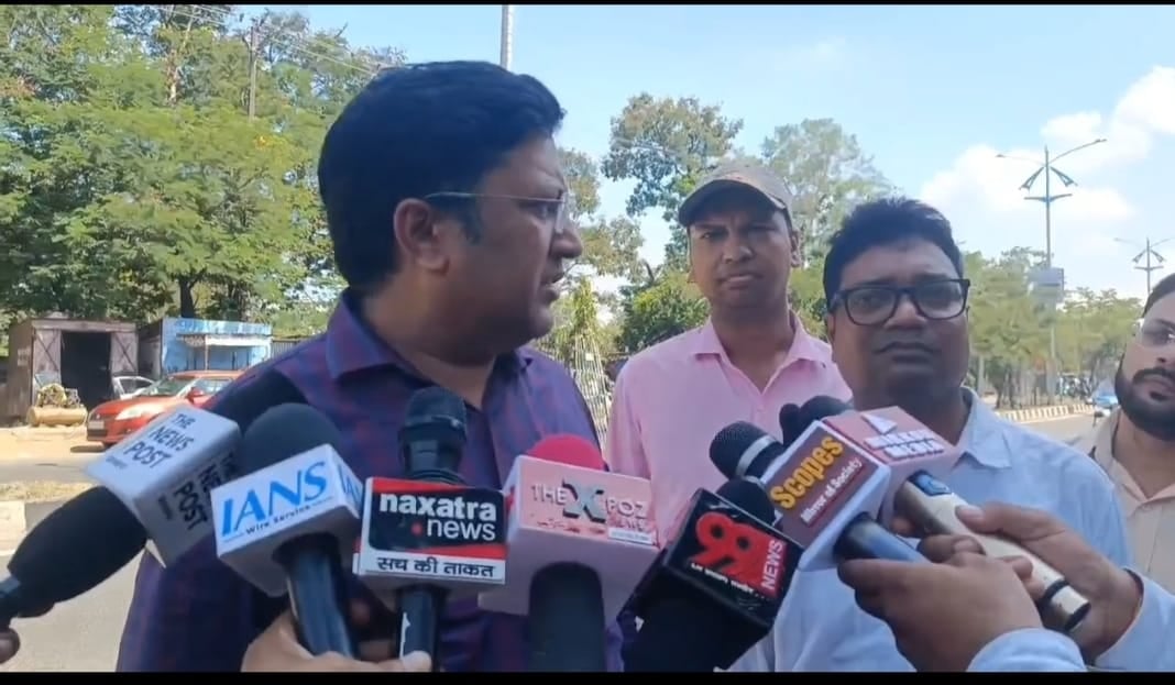धनबाद में फूड सेफ्टी विभाग की टीम उतरी सड़क पर तो बीस दुकानों से पढ़िए -क्या क्या हुआ बरामद