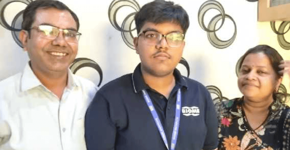 नीट यूजी 2025: झारखंड के हिमांशु और सिद्धांत अग्रवाल ने रचा इतिहास, बने स्टेट टॉपर्स