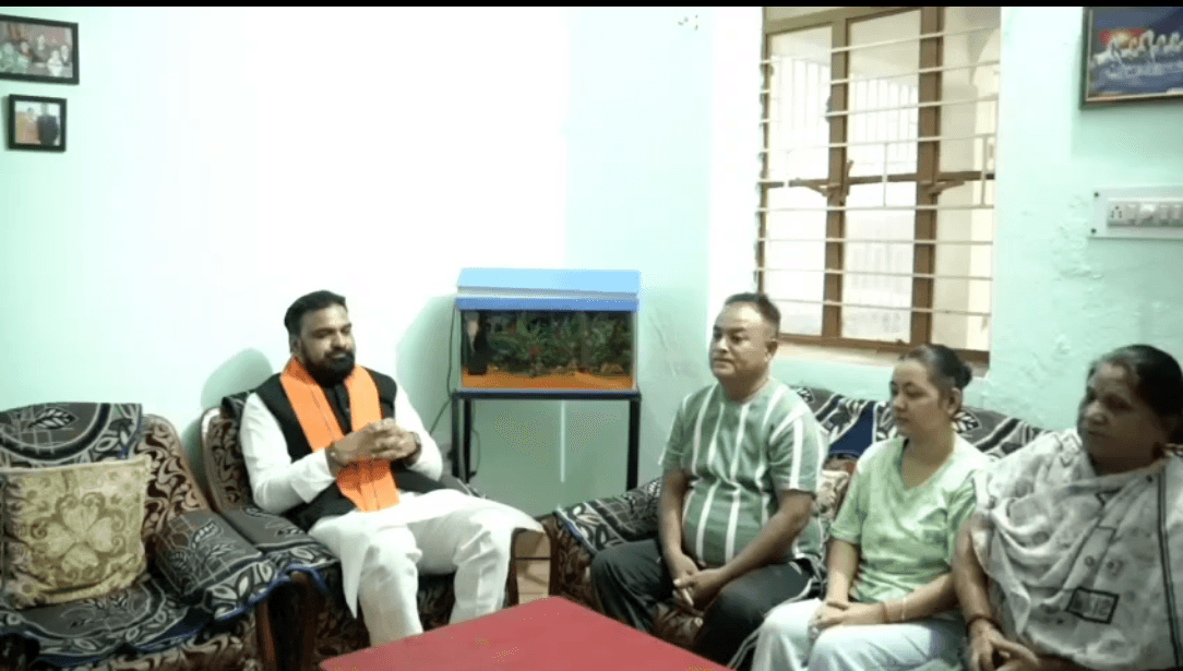 मनीषा थापा के परिवार से मिले उपमुख्यमंत्री सम्राट चौधरी, दी सांत्वना और सहायता का भरोसा
