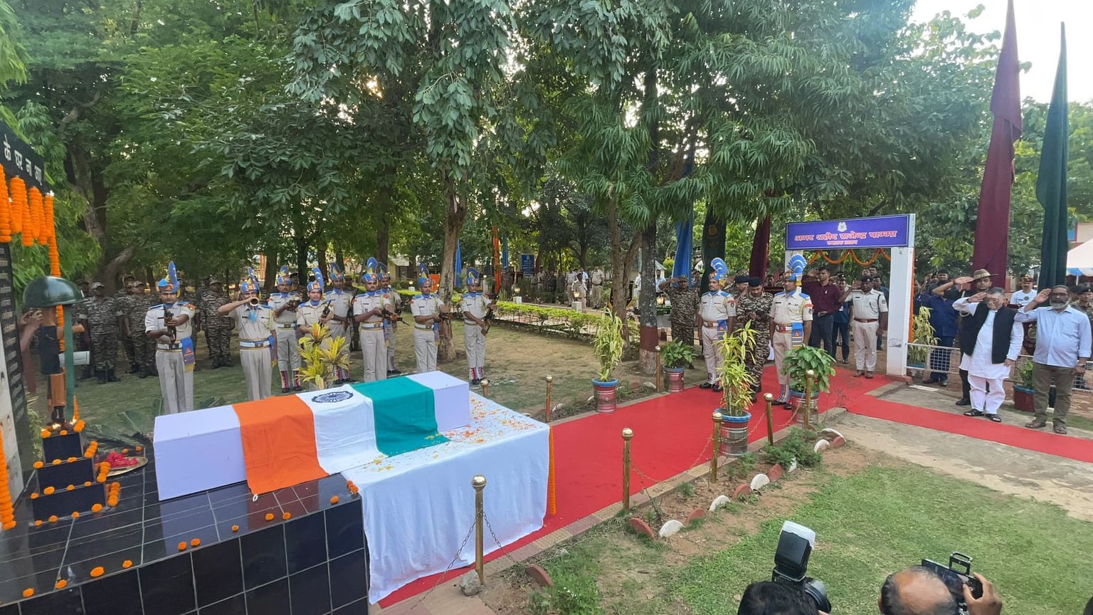 शहादत को सलाम...इस बलिदान का मुहतोड़ जवाब देंगे! नम आंखों से शहीद सत्यवान को गवर्नर, CM ने दी श्रद्धांजलि