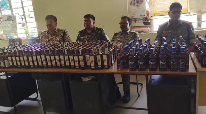 झारखंड से बिहार लाई जा रही शराब की अवैध खेप जब्त, गिरिडीह पुलिस ने दो तस्करों को किया गिरफ्तार