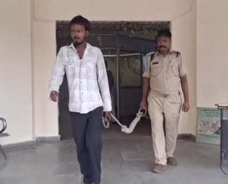 जमशेदपुर:छिनतई और चोरी का मोस्ट वांटेड चांद उर्फ लंगड़ा गिरफ़्तार,लम्बे समय से पुलिस को दे रहा था चकमा