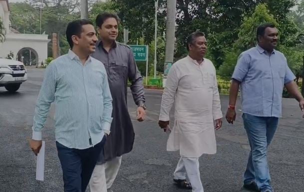 गलती या अधिकारियों की साजिश!कौन खड़ा कर रहा भाषा विवाद,अब राजभवन पहुंचा मामला