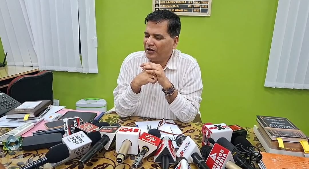 Breaking: सीएमपीएफ में सीबीआई की बड़ी कार्रवाई ,घूसखोरी के चेन का खुलासा ,पढ़िए क्या है मामला !!