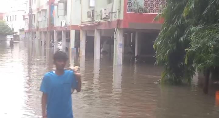 48 घंटे की बारिश से पानी-पानी हुई लौहनगरी, कई अपार्टमेंट में घुसा पानी, घरों में कैद हुए लोग