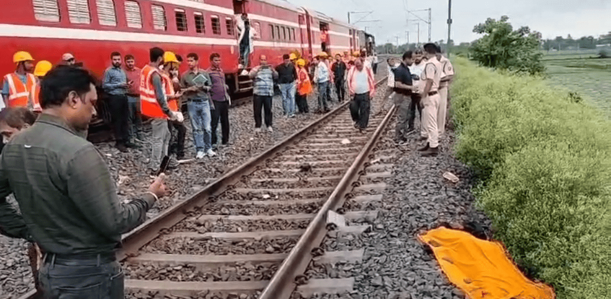कटिहार में बड़ा रेल हादसा, अवध असम एक्सप्रेस और ट्रॉली की टक्कर में एक रेलकर्मी की मौत, तीन घायल