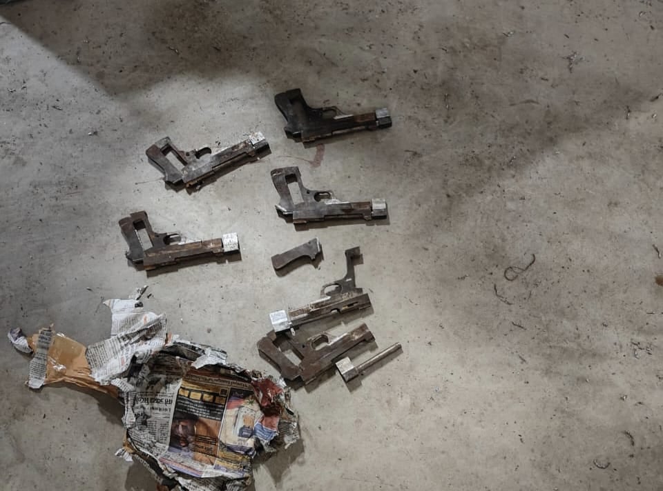 BIG NEWS:- बेरमो के जरीडीह बाजार में चल रही थी अवैध हथियार की फैक्ट्री, कोलकाता STF और झारखंड ATS की छापेमारी में हुआ खुलासा