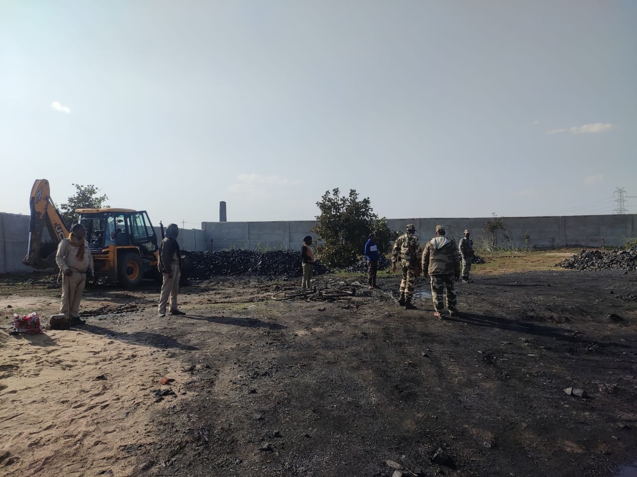 अष्टभुजा इंडस्ट्रीज में छापा, 100 टन अवैध कोयला जब्त, संचालक पर एफआईआर दर्ज