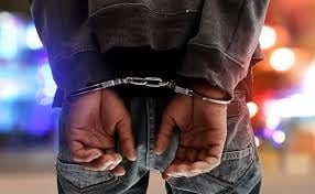 पुलिस पर मिर्च पाउडर फेंककर हमला करने वाला आरोपी गिरफ्तार, चार मामलों में था वांछित