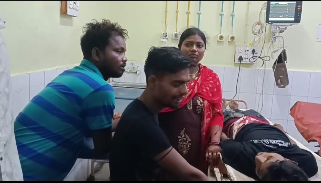 Dhanbad: रात के अंधेरे में सड़क पर अपराधियों का तांडव, एक भाई को चाकू घोंप कर मार डाला, दूसरे को किया घायल, पढ़िए क्या है पूरा मामला