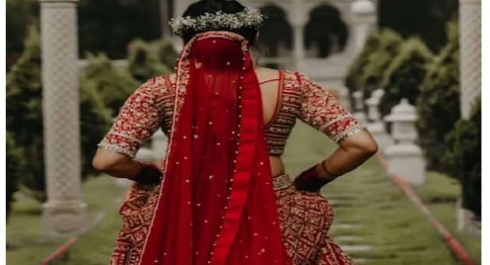 रात को नई नवेली दुल्हन ने पति को रसोई से लाकर दी लस्सी, फिर सुबह जो हुआ सभी ने अपना सर पकड़ लिया, पढ़िए आगे क्या हुआ ?