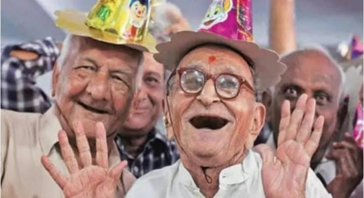 अब छोड़ों बुढ़ापे की टेंशन ! इस योजना के तहत मिलेगा हर महीने 10 हजार तक पेंशन, ये है आवेदन का प्रोसेस