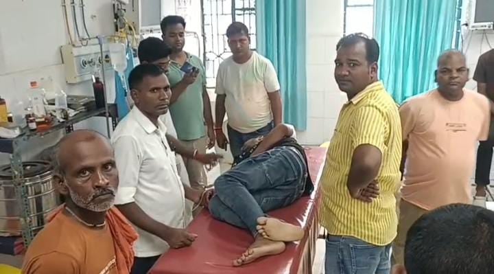 Crime News:कैमूर में बाइक सवार दो बदमाशों ने युवक को मारी गोली, हालत गंभीर, पढ़ें क्या है पूरा मामला