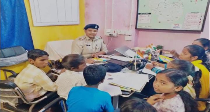 शाम होते ही बिहार का ये थाना स्कूल में हो जाता है तब्दील, बदमाशों की जगह बच्चों की लगती है क्लास, पढ़ें क्यों