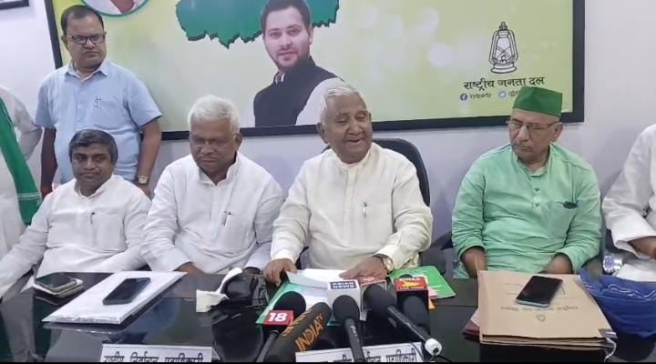 लालू प्रसाद यादव 13वीं बार निर्विरोध बने RJD के राष्ट्रीय अध्यक्ष, 5 जुलाई को मिलेगा निर्वाचन पत्र