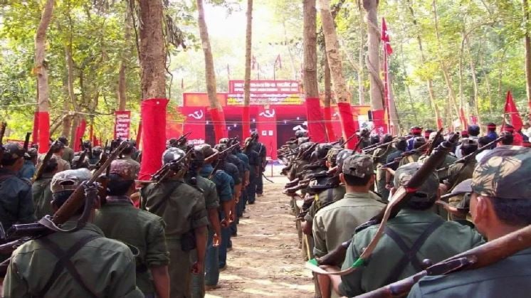 लाल आतंक के सिकुड़ते दायरे के बीच नक्सली अजमा रहे पुराने पैंतरे ! छोटे-छोटे समूह बनाकर कर रहे हमले, पढ़िए