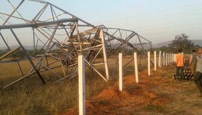 छत्तीसगढ़ में  हाइटेंशन लाइन शिफ्टिंग के दौरान टावर गिरने से झारखंड के 4 प्रवासी मजदूरों की मौके पर ही दबकर हुई मौत