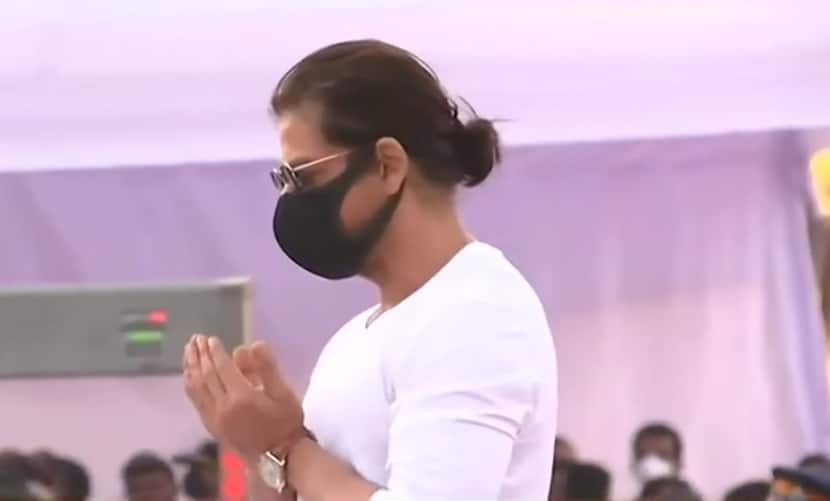 किसी ने पढ़ी फातिहा, कोई हाथ जोड़ते नजर आया, देखिए कैसे नम आंखों से दी गई लता दीदी को विदाई