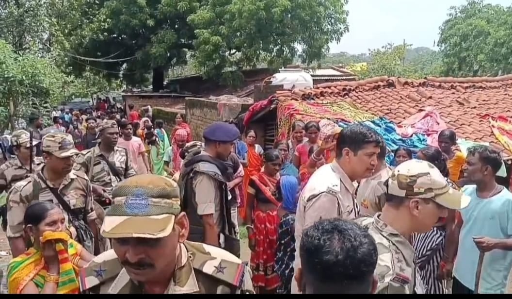 धनबाद में आउटसोर्सिंग कंपनी आई ग्रामीणों के निशाने पर, पत्थरबाजी के बाद पुलिस ने क्या किया, पढ़िए !