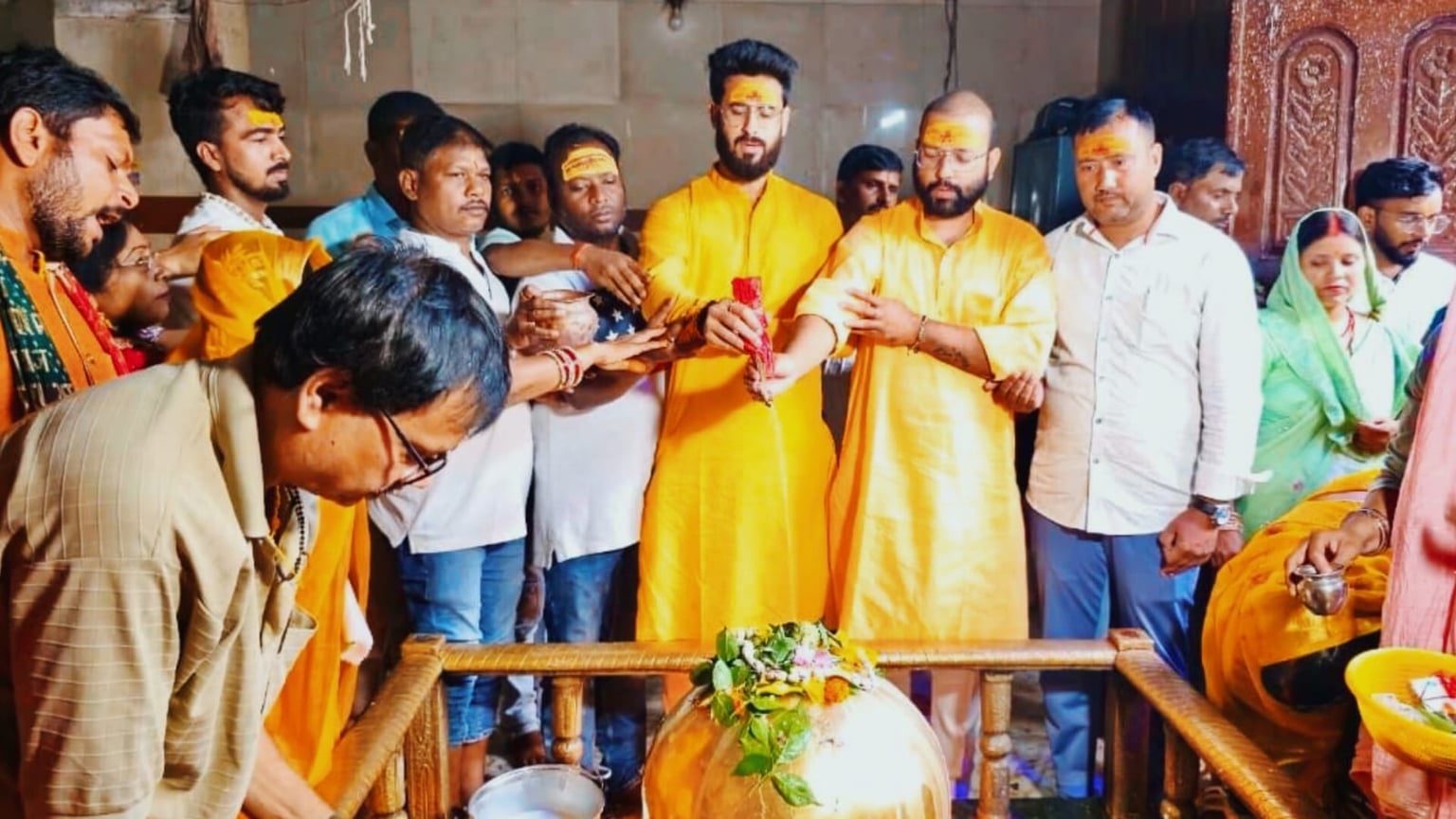 दिशोंम गुरु शिबू सोरेन की सलामती और बेहतर स्वास्थ के लिए रांची के पहाड़ी मंदिर में रूद्राभिषेक कर मांगी गई मन्नत