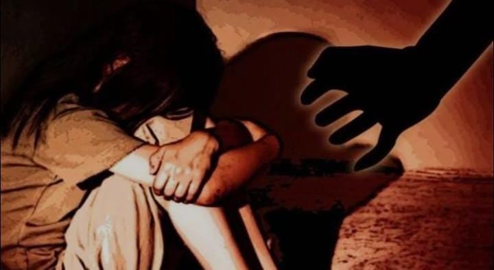 घोर कलयुग ! पिछले कई महीने से अपनी ही बच्ची के साथ घिनौनी हरकत कर रहा था ये शैतान बाप, फिर हुआ कुछ ऐसा कि...