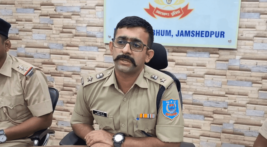 जमशेदपुर: चाकुलिया पुलिस की बड़ी सफलता,18 घंटे के अंदर 1.5 करोड़ की लूट का खुलासा, दो आरोपी गिरफ्तार